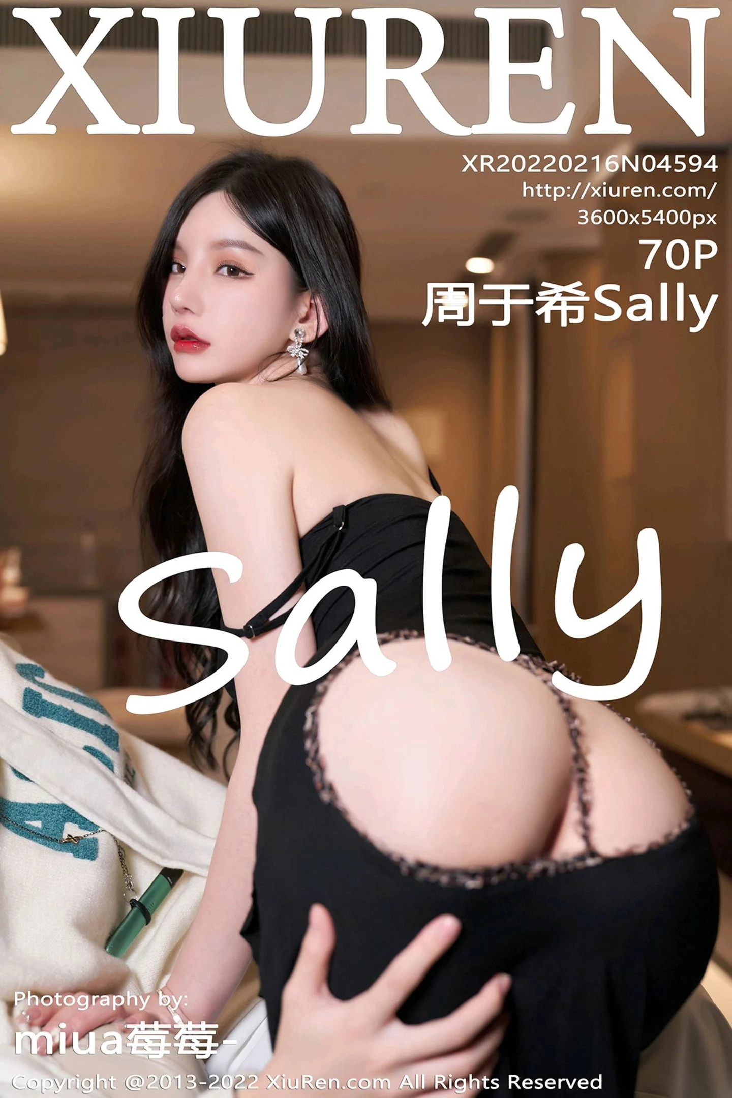 [XiuRen秀人网]VOL.4594 女神周于希Sally三亚旅拍性感黑色吊裙配黑丝吊袜撩人诱惑写真70P-秀人网官方网站